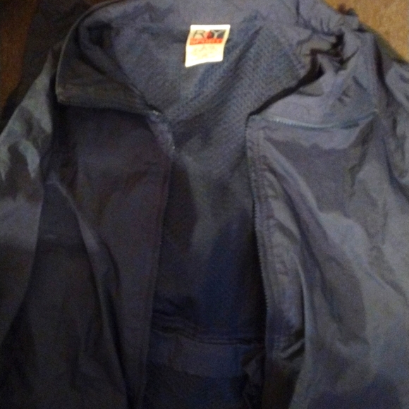 Wind breaaker - Picture 1 of 4